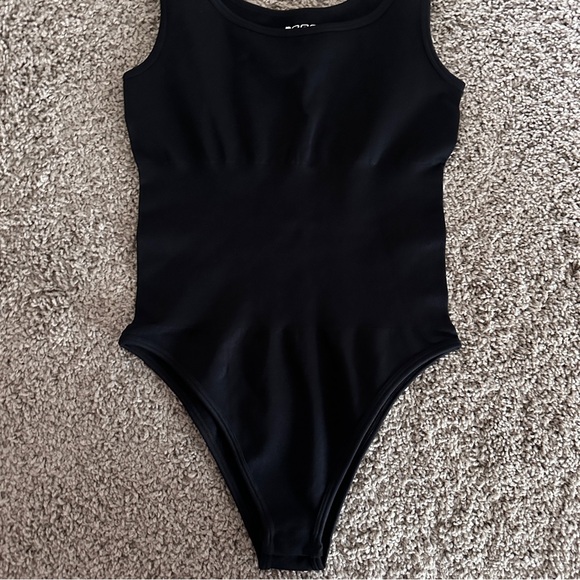 Black Seamless Shapewear Bodysuit - Brand: - Picture 2 of 6